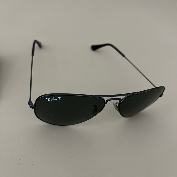 Black Ray-Ban Aviator Sunglasses - Picture 3 of 8